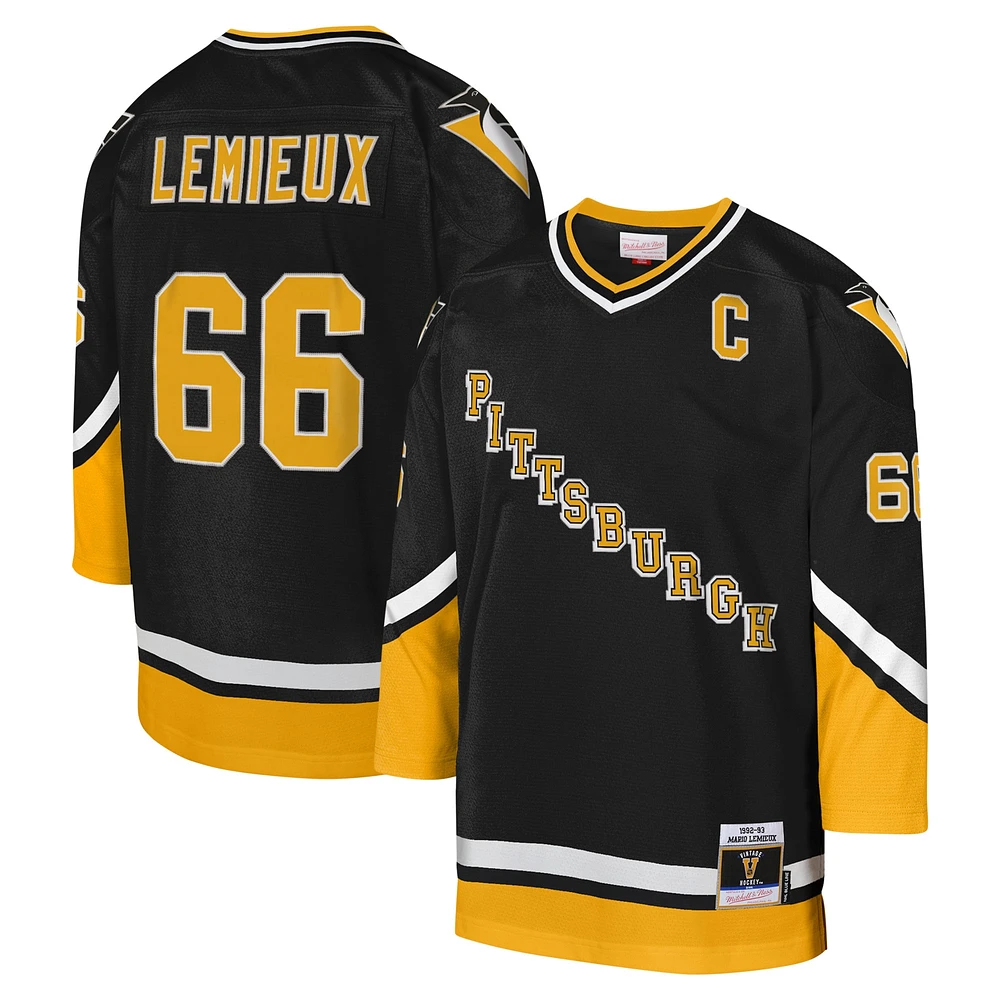 Maillot de joueur Mitchell & Ness Mario Lemieux Pittsburgh Penguins noir 1992-93 Blue Line Captain Patch