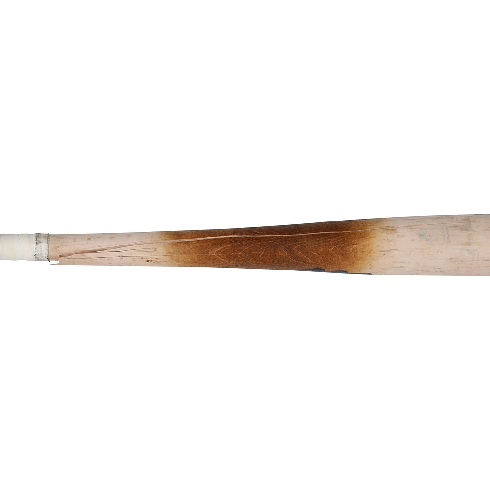 La batte cassée de Tan Marucci, utilisée par Joey Bart des Pirates de Pittsburgh contre les Rays de Tampa Bay le 31 mars 2025