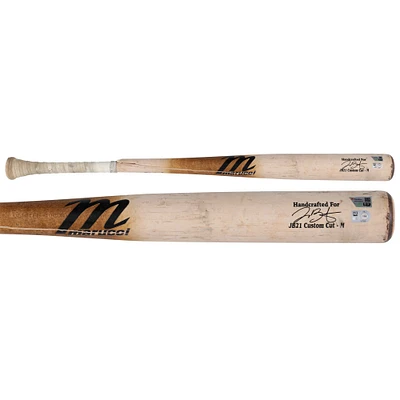 La batte cassée de Tan Marucci, utilisée par Joey Bart des Pirates de Pittsburgh contre les Rays de Tampa Bay le 31 mars 2025