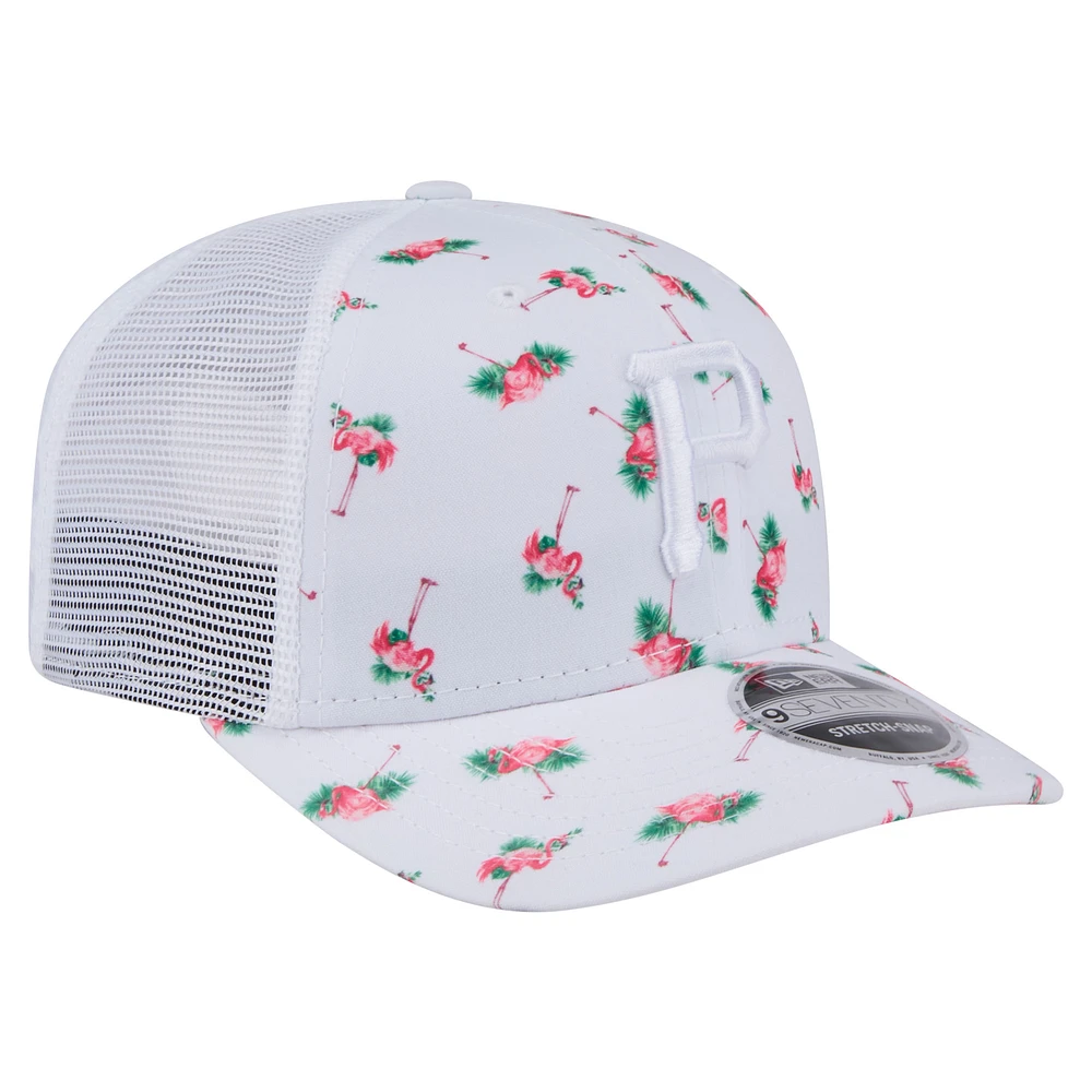 Casquette extensible à bouton-pression 9SEVENTY blanche New Era pour homme avec dos en maille Flamingo des Pirates de Pittsburgh
