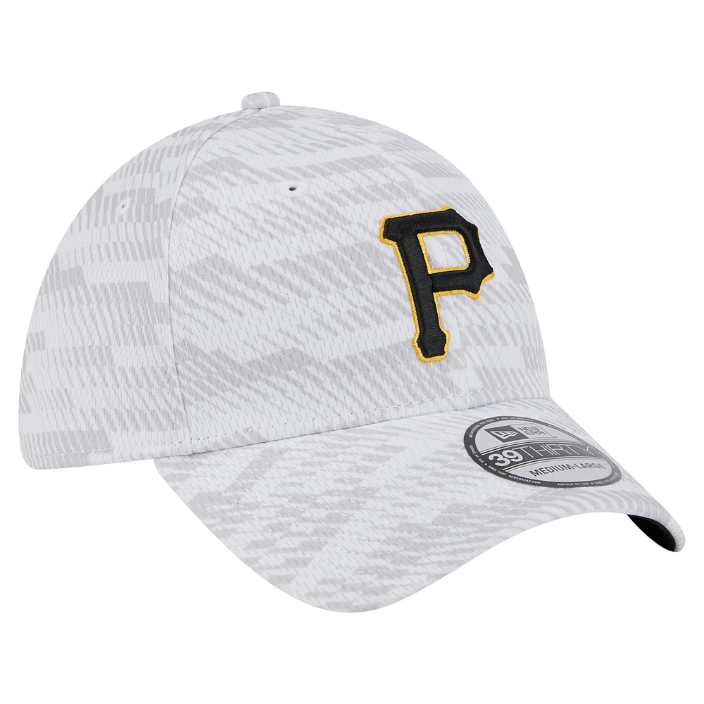 Men's New Era  White Pittsburgh Pirates Graded 39THIRTY Stretch Fit Hat