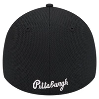 Men's New Era Black Pittsburgh Pirates Active Dash Mark 39THIRTY Flex Hat