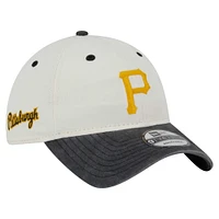 Casquette ajustable classique Sidescript 9TWENTY des Pirates de Pittsburgh de New Era pour homme, couleur crème/noir