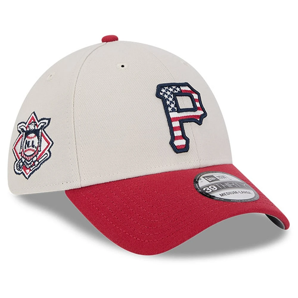 Men's New Era  Khaki/Red Pittsburgh Pirates 2024 Fourth of July 39THIRTY Flex Hat