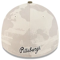 Men's New Era Light Beige/Olive Pittsburgh Pirates 2025 Armed Forces Day 39THIRTY Flex Hat