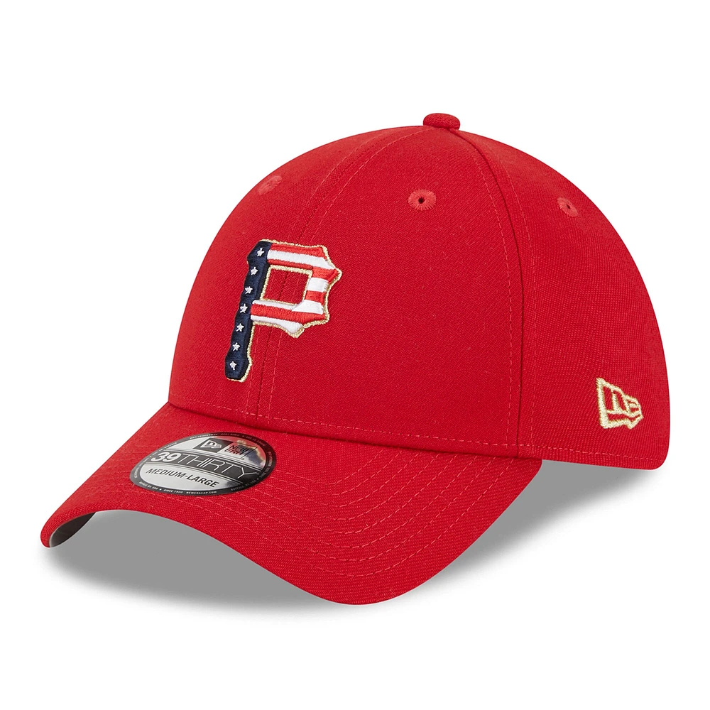 Casquette Flex Fit pour homme New Era Pittsburgh Pirates 2023 Fourth of July 39THIRTY rouge