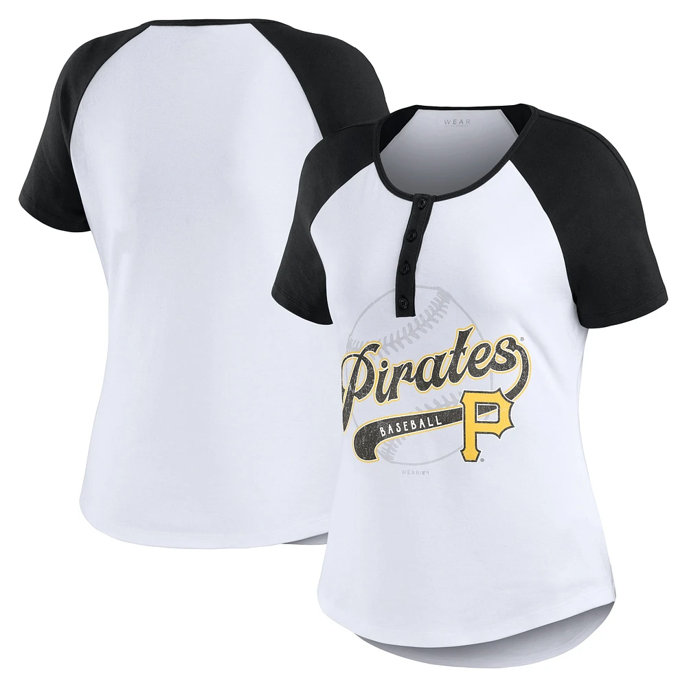 WEAR by Erin Andrews T-shirt ajusté Henley Raglan des Pirates de Pittsburgh, blanc/noir, pour femmes