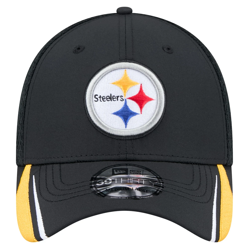 Casquette New Era noire Game Day Linear 39THIRTY Flex des Pittsburgh Steelers pour homme