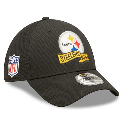 Ligne de touche des Pittsburgh Steelers 2022 pour homme New Era - Or Casquette 39THIRTY Coaches Flex