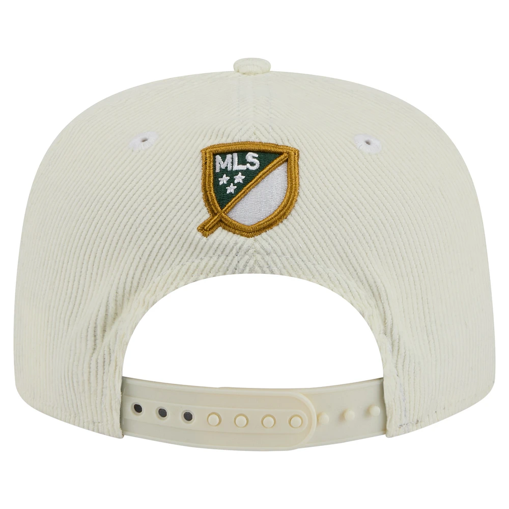 Casquette de golf à visière snapback Portland Timbers 2025 Kickoff de New Era pour homme, couleur crème