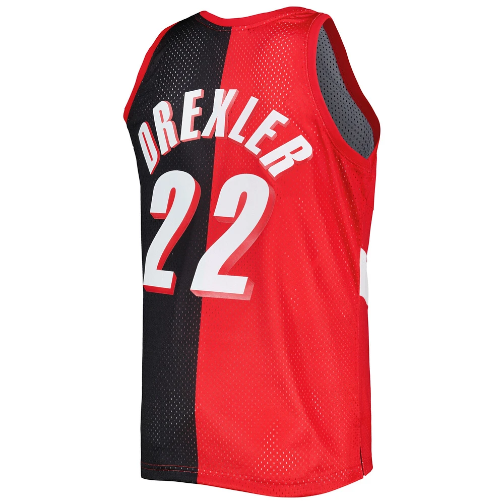 Maillot Swingman divisé Mitchell & Ness Clyde Drexler rouge/noir Portland Trail Blazers Hardwood Classics 1991/92 pour hommes