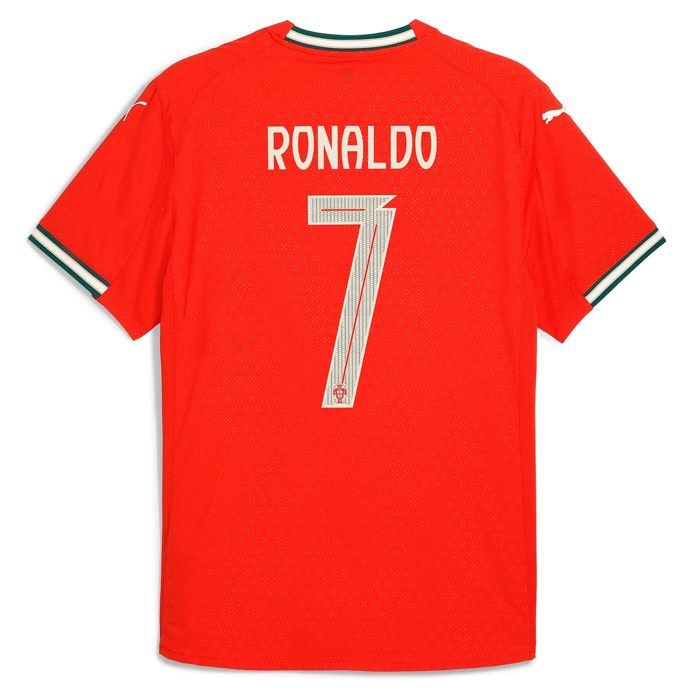 Maillot authentique à domicile Puma Cristiano Ronaldo rouge de l'équipe nationale du Portugal 2024/25 pour homme