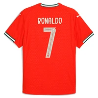 Maillot authentique à domicile Puma Cristiano Ronaldo rouge de l'équipe nationale du Portugal 2024/25 pour homme