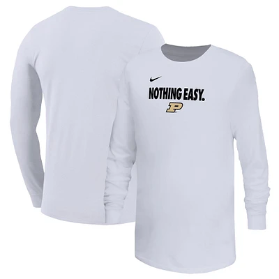 T-shirt à manches longues pour jeunes Nike Purdue Boilermakers 2025 On-Court Bench blanc