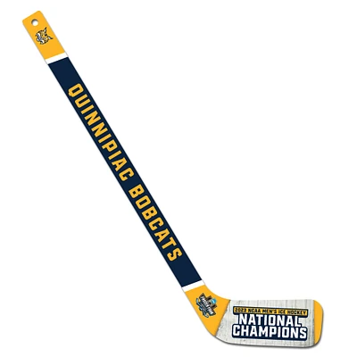 WinCraft Quinnipiac Bobcats 2023 NCAA Champions nationaux de hockey sur glace pour homme Mini bâton de hockey en bois