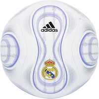 Ballon de football adidas dédicacé par Karim Benzema du Real Madrid