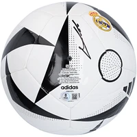 Ballon de football blanc avec logo adidas autographié par Luka Modric du Real Madrid