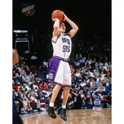 Jason Williams Sacramento Kings Unsigned Purple Dunking Photograph