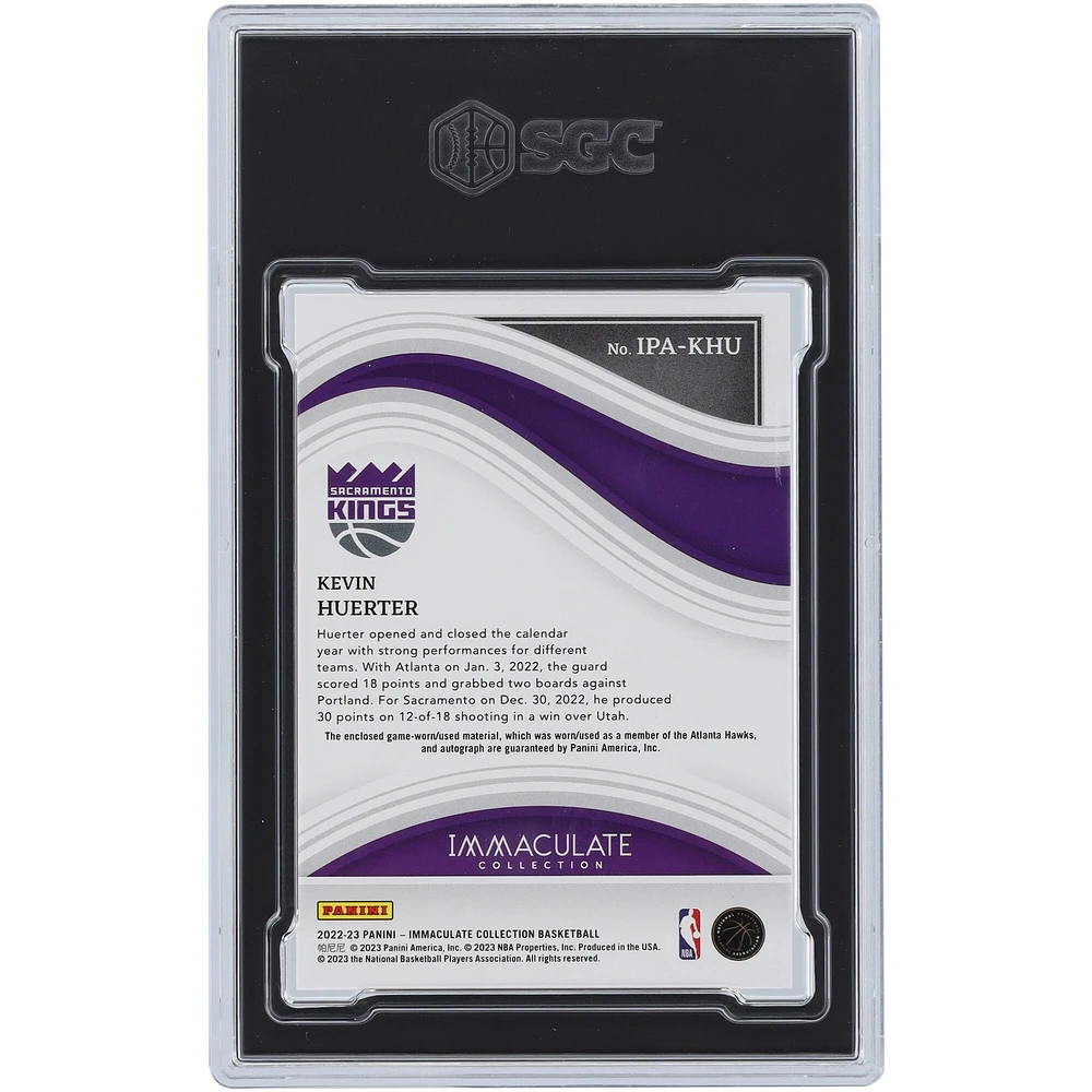 Carte Panini Immaculate Collection 2022-23 autographiée par Kevin Huerter des Sacramento Kings, relique 3 couleurs #IPA-KHU #30/49 SGC authentifiée 9/10