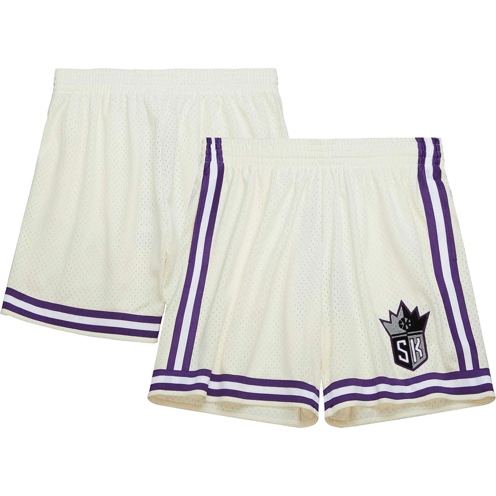 Short Swingman à coutures en chaîne Mitchell & Ness crème pour hommes des Sacramento Kings