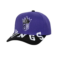 Casquette Snapback bicolore Mitchell & Ness pour homme Sacramento Kings Underarch violet/noir