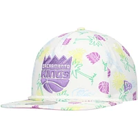 Casquette réglable de golfeur New Era pour hommes, Sacramento Kings, palmiers et vagues, blanc