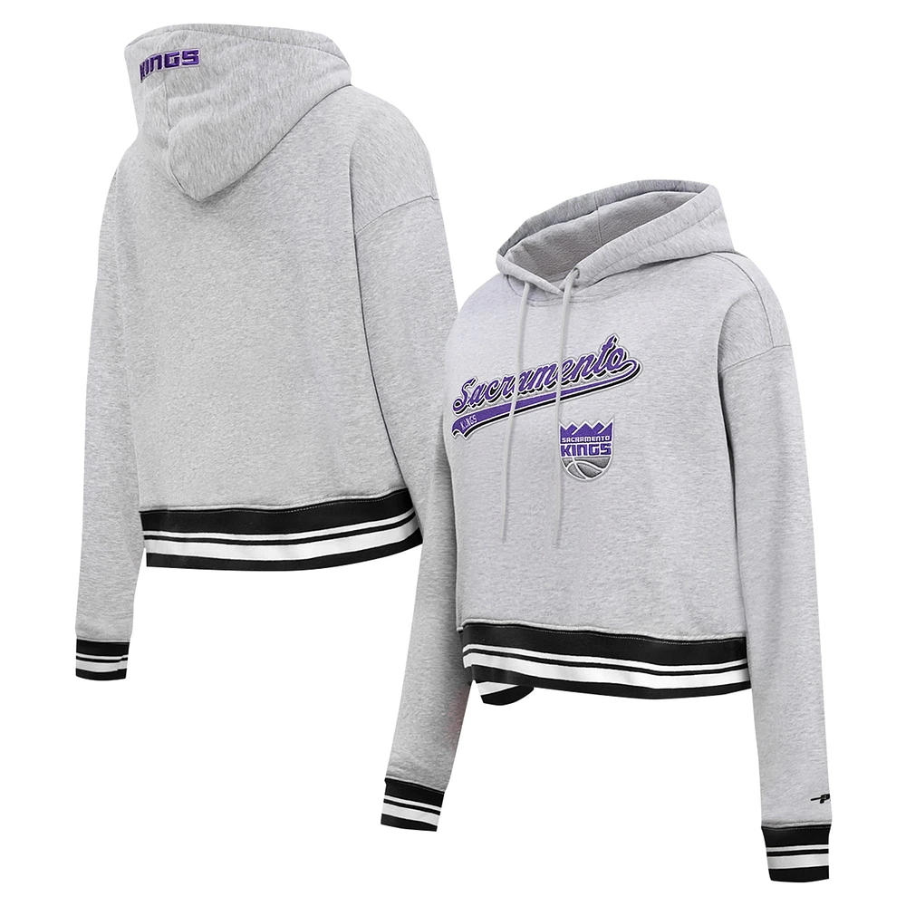 Sweat à capuche court Pro Standard Heather Grey Sacramento Kings Script Tail pour femmes