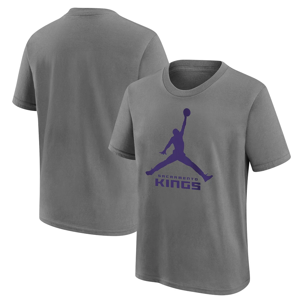 T-shirt Jordan Brand Steel Sacramento Kings essentiel avec logo Jumpman pour jeune