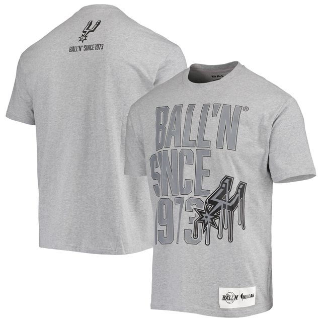 V118178 SPURS GRIS HOMME BALL'N SINCE SS TEE TEEMENSCR