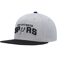 Men's Mitchell & Ness Gray/Black San Antonio Spurs Side Core 2.0 Snapback Hat