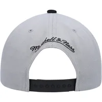 Men's Mitchell & Ness Gray/Black San Antonio Spurs Side Core 2.0 Snapback Hat