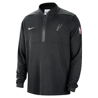 Haut Nike noir San Antonio Spurs 2024/25 Courtside Performance à demi-zip pour homme