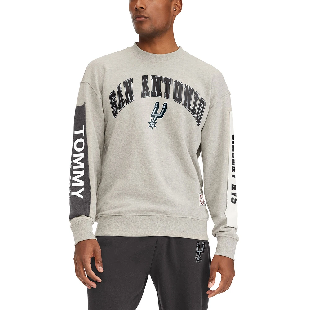 Sweat-shirt Tommy Jeans San Antonio Spurs James Patch gris pour homme