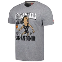 T-shirt à trois mélanges Caricature San Antonio Spurs Victor Wembanyama gris pour homme