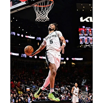 Photographie non signée du dunk Windmill de Stephon Castle des San Antonio Spurs