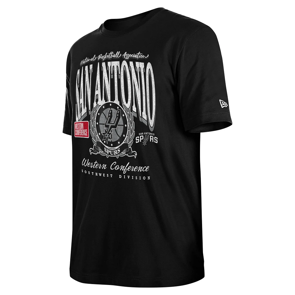 T-shirt unisexe New Era noir surdimensionné Essentials Boxy des San Antonio Spurs