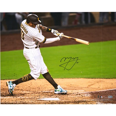 Photographie autographiée de Manny Machado des Padres de San Diego en train de frapper, 16" x 20"