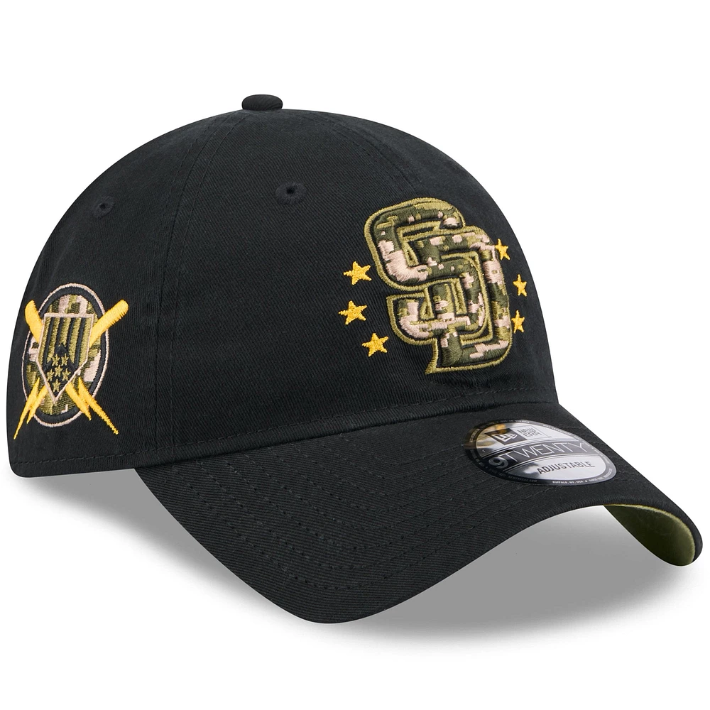 Casquette ajustable 9TWENTY pour la Journée des forces armées 2024 New Era noire des San Diego Padres pour hommes