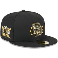 Casquette ajustée 59FIFTY sur le terrain de la Journée des forces armées 2024 San Diego Padres New Era noire pour hommes