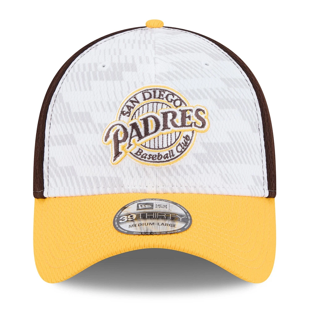 Men's New Era Brown/Gold San Diego Padres 2025 MLB Clubhouse 39THIRTY Flex Hat