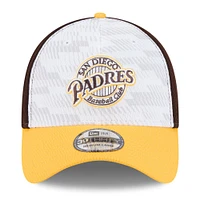 Men's New Era Brown/Gold San Diego Padres 2025 MLB Clubhouse 39THIRTY Flex Hat