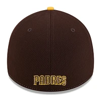 Men's New Era Brown/Gold San Diego Padres 2025 MLB Clubhouse 39THIRTY Flex Hat