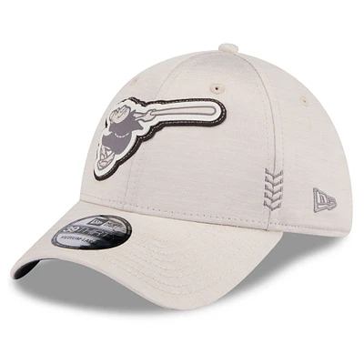 Casquette Flex Fit San Diego Padres 2024 Clubhouse 39THIRTY New Era pour homme, crème