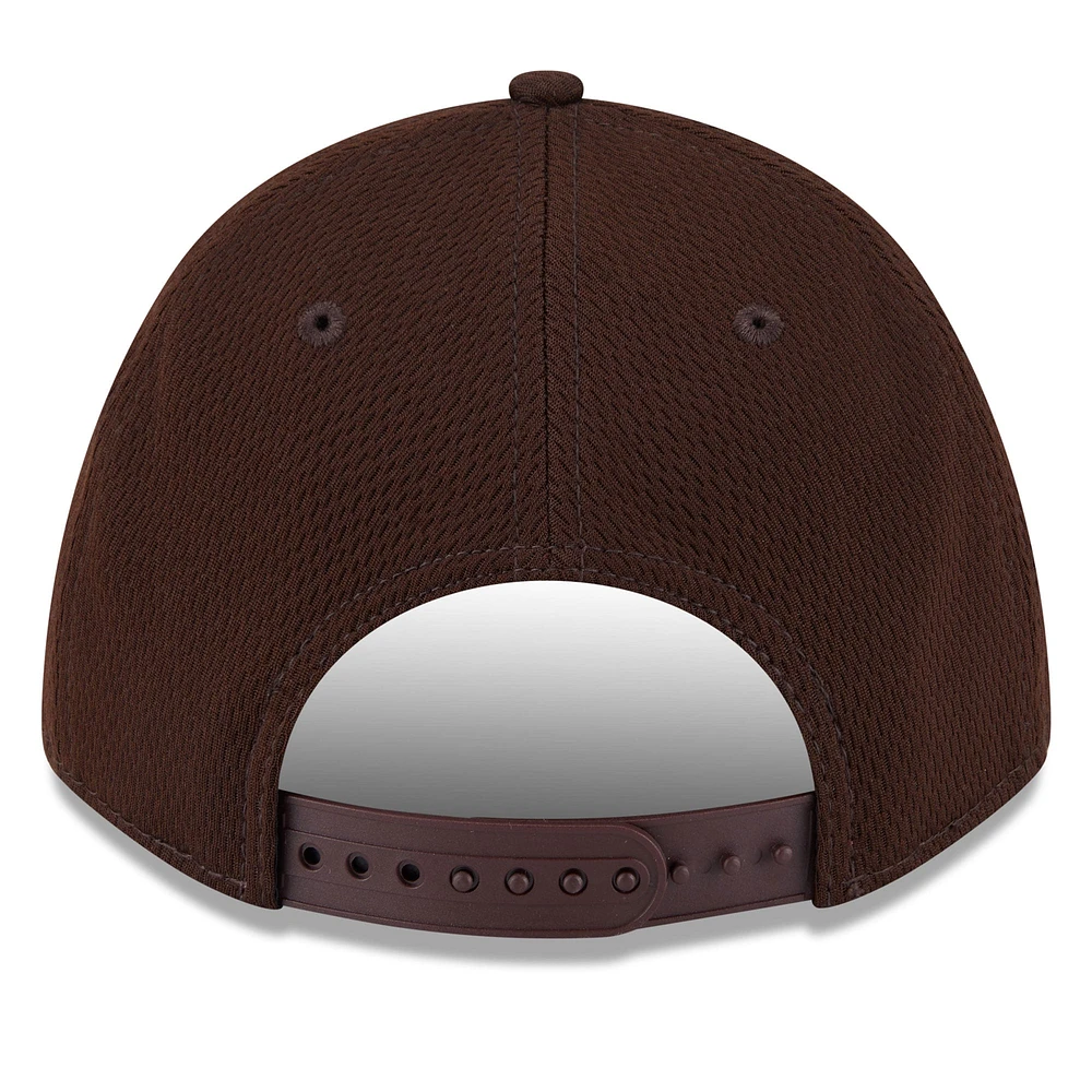 Men's New Era Dark Brown San Diego Padres 2025 MLB Clubhouse 9FORTY Adjustable Hat