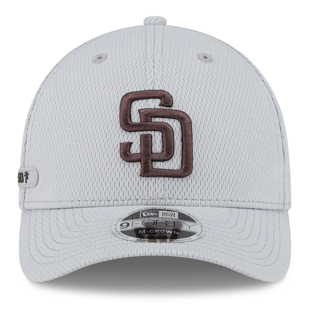 Casquette ajustable MLB Clubhouse 9FORTY M-Crown 2025 San Diego Padres de New Era pour homme, grise