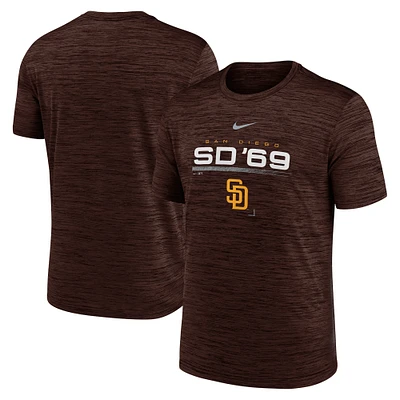 T-shirt de performance Nike San Diego Padres Wordmark Velocity pour homme, marron