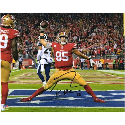 Photographie autographiée de 16" x 20" de George Kittle, joueur des 49ers de San Francisco, lors du touchdown