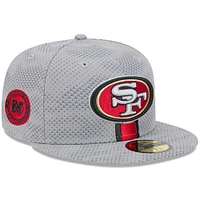 Casquette ajustée New Era pour hommes des San Francisco 49ers 2024 Sideline 59FIFTY grise