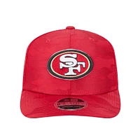 Casquette ajustable extensible à boutons-pression New Era Scarlet San Francisco 49ers Adventure Camo Trucker 9SEVENTY pour homme