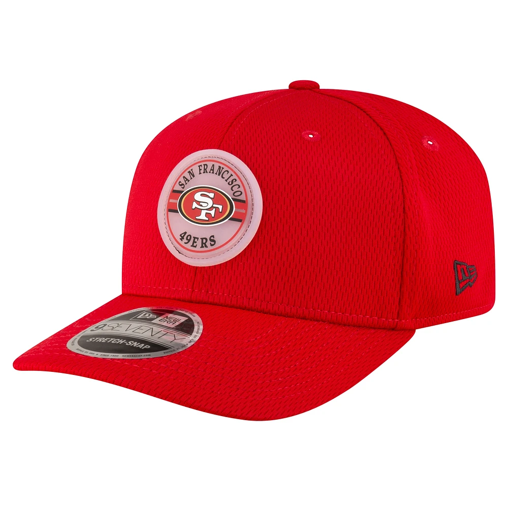 Casquette ajustable extensible à boutons-pression New Era Scarlet San Francisco 49ers Adventure Patched 9SEVENTY pour homme